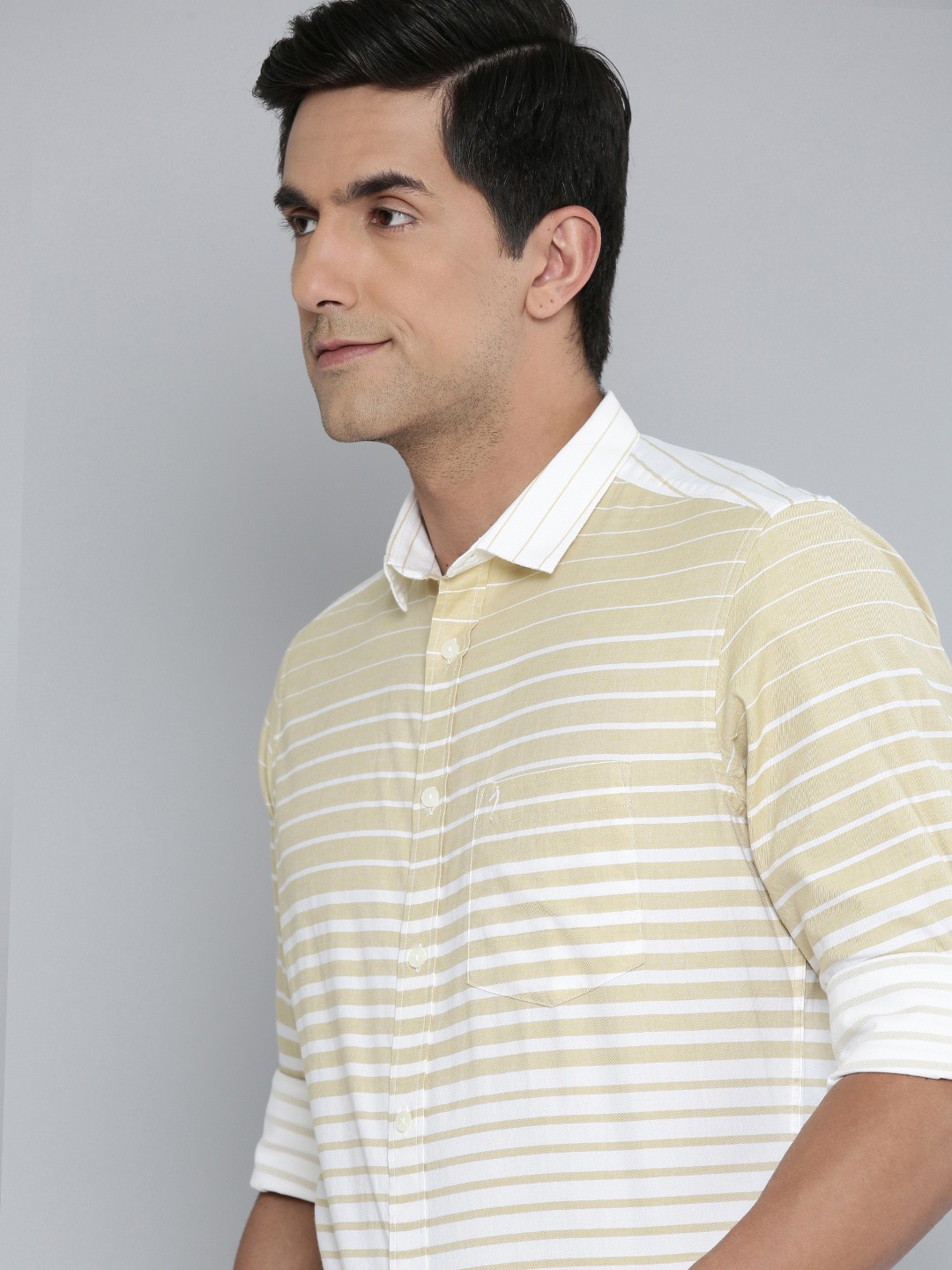 

Indian Terrain Men Pure Cotton Slim Fit Horizontal Stripes Semiformal Shirt, Beige