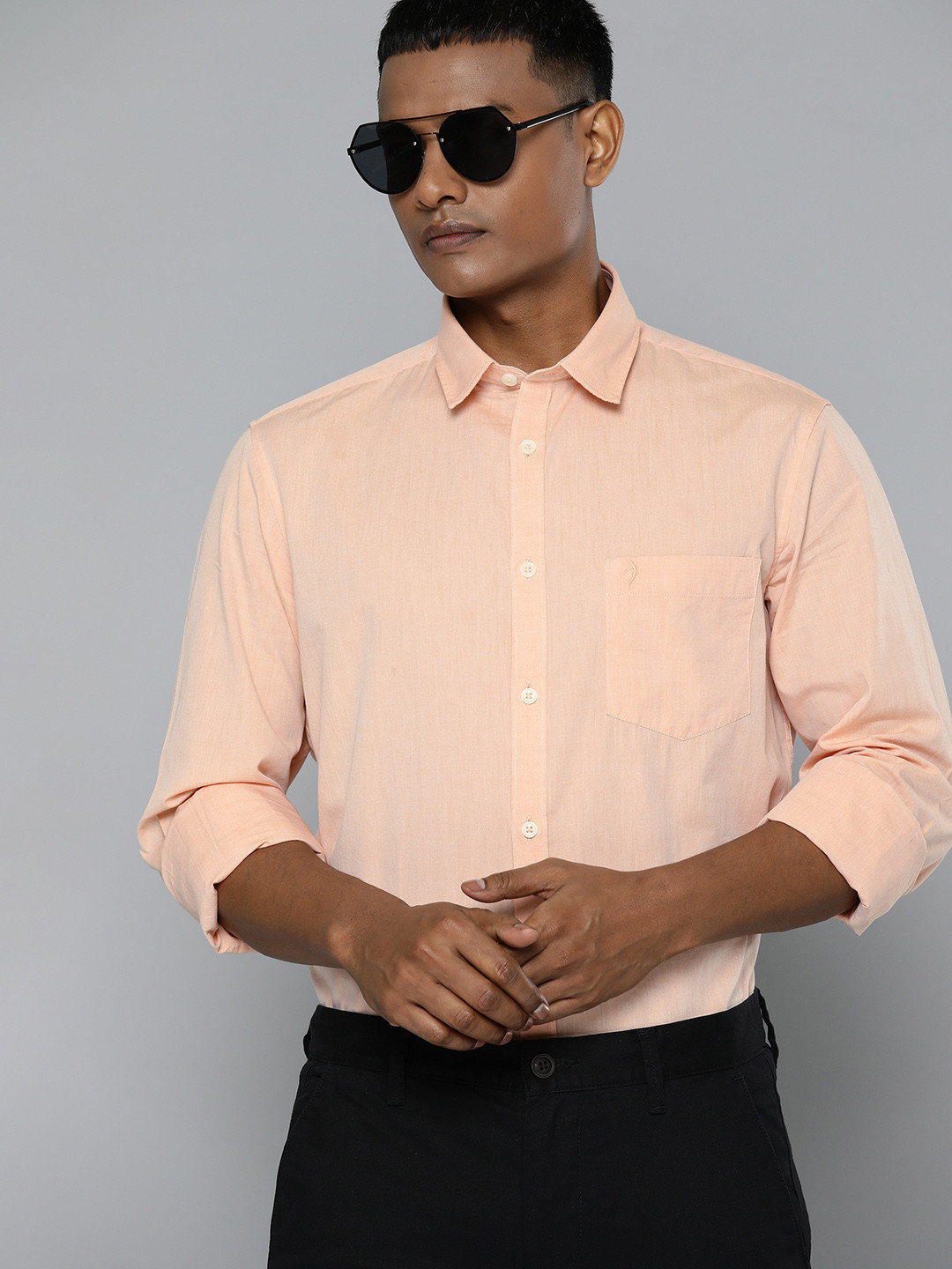 

Indian Terrain Men Pure Cotton Slim Fit Semiformal Shirt, Peach
