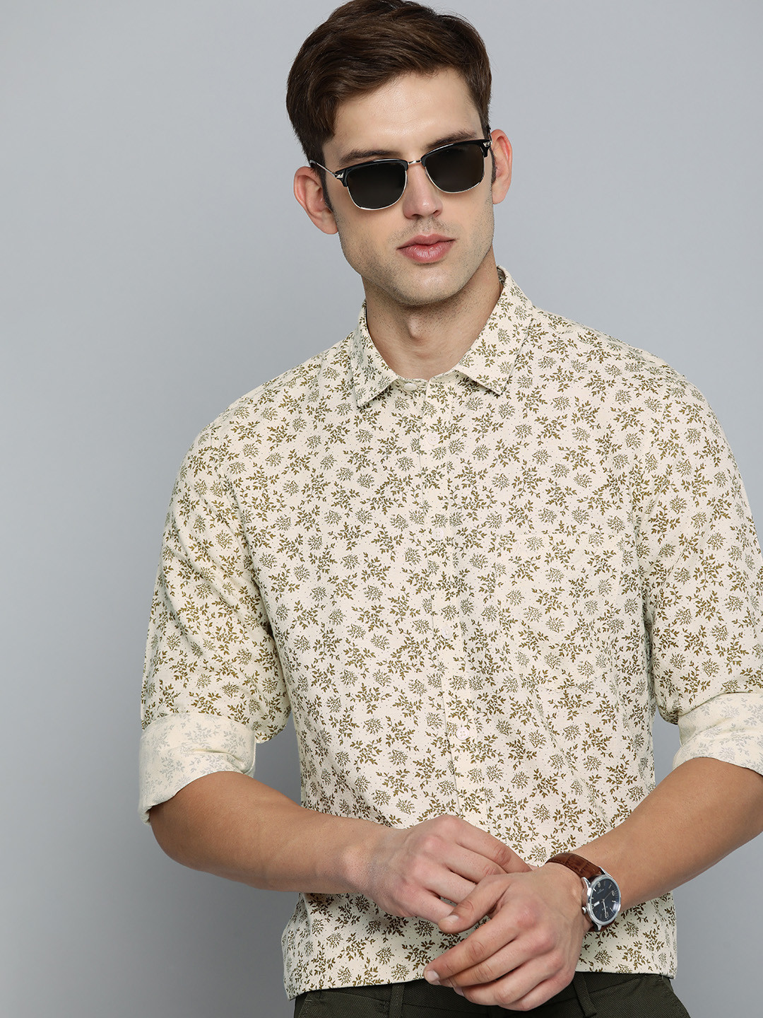 

Indian Terrain Men Slim Fit Tropical Printed Spread Collar Casual Shirt, Beige