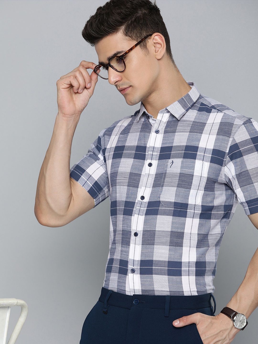 

Indian Terrain Slim Fit Checked Pure Cotton Semiformal Shirt, Grey