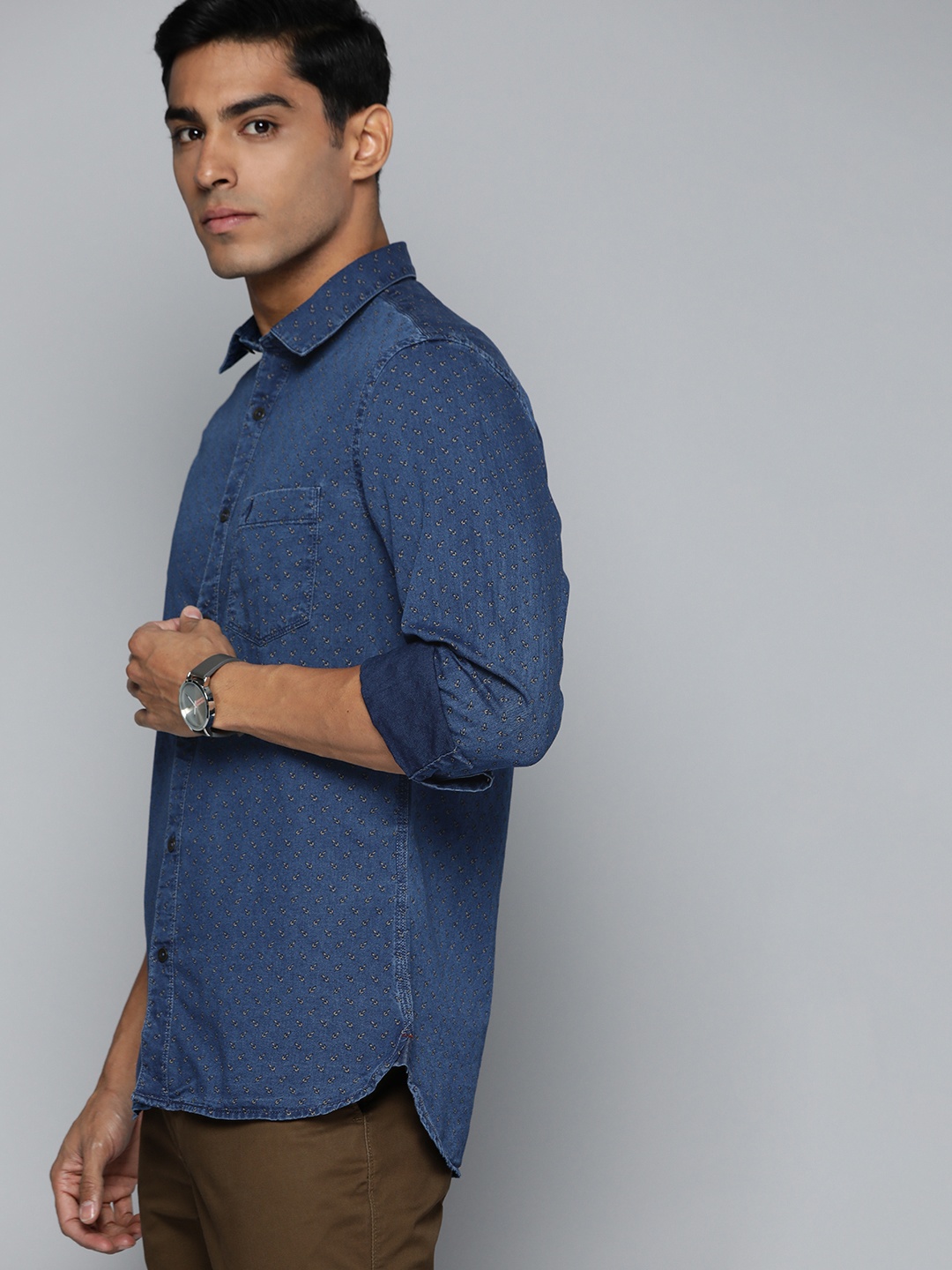 

Indian Terrain Men Navy Blue Printed Pure Cotton Chiseled Chambray Shirt