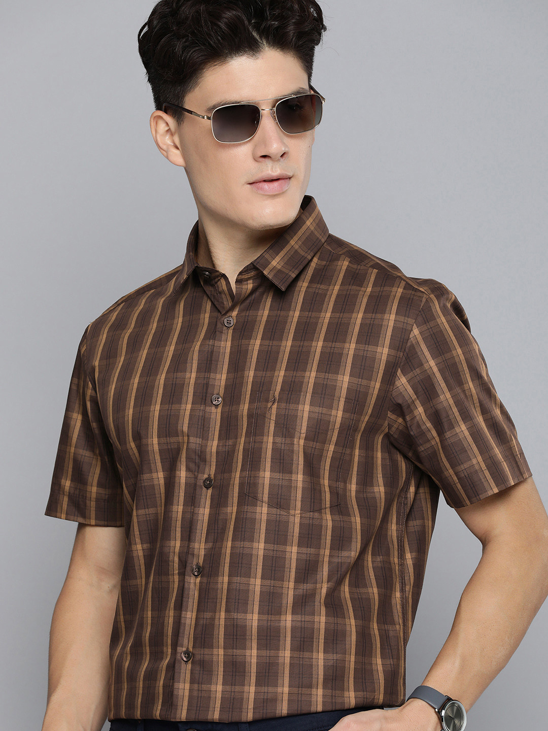 

Indian Terrain Men Slim Fit Spread Collar Checked Semiformal Shirt, Brown