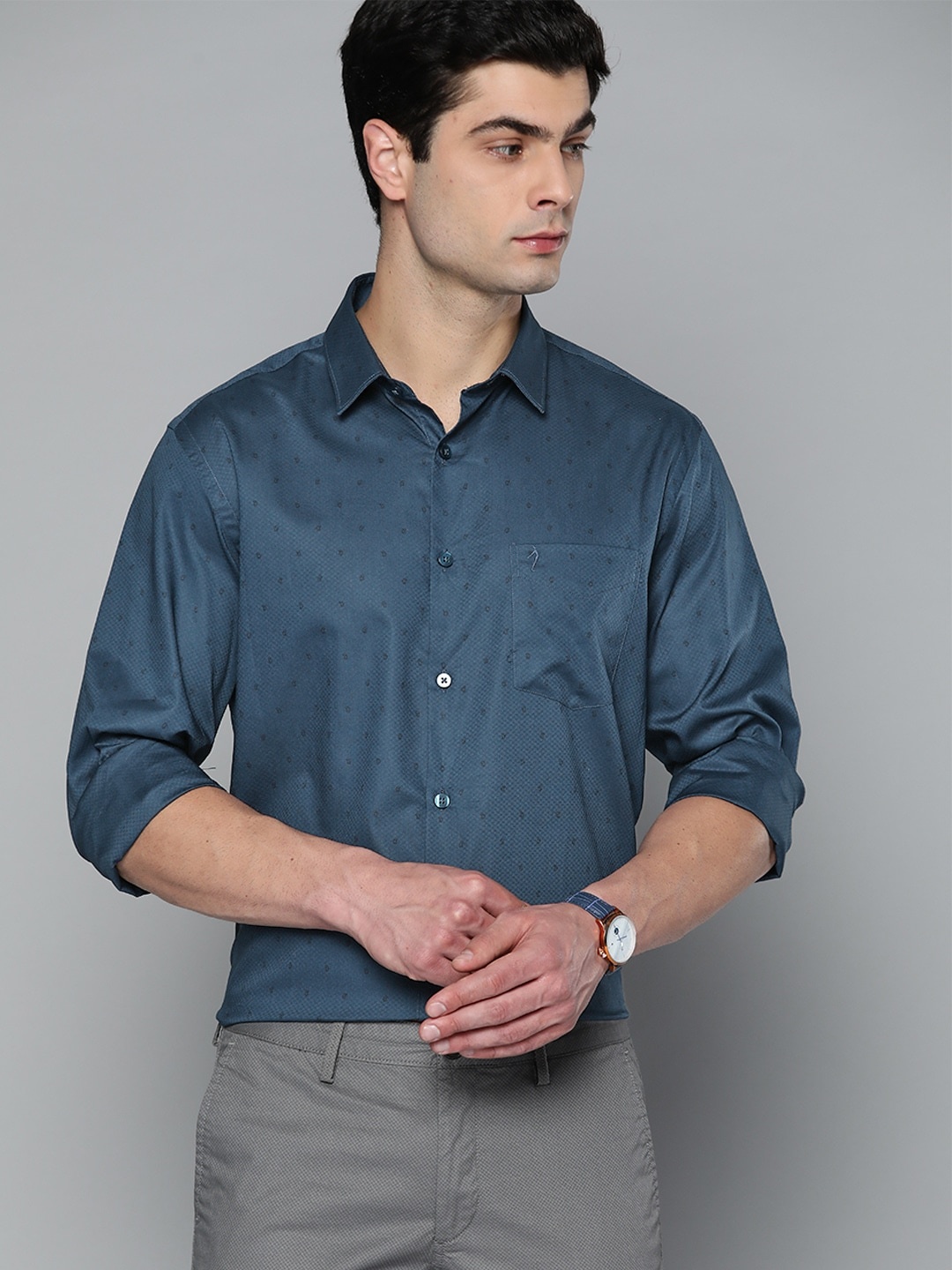 

Indian Terrain Men Blue Pure Cotton Slim Fit Printed Smart Casual Shirt