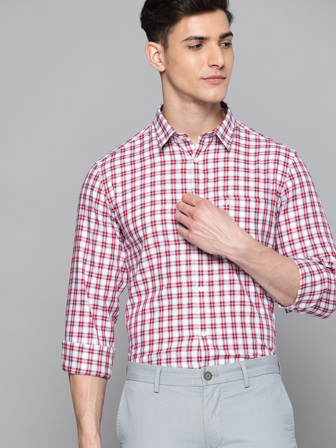 

Indian Terrain Men Red & White Slim Fit Tartan Checked Casual Shirt