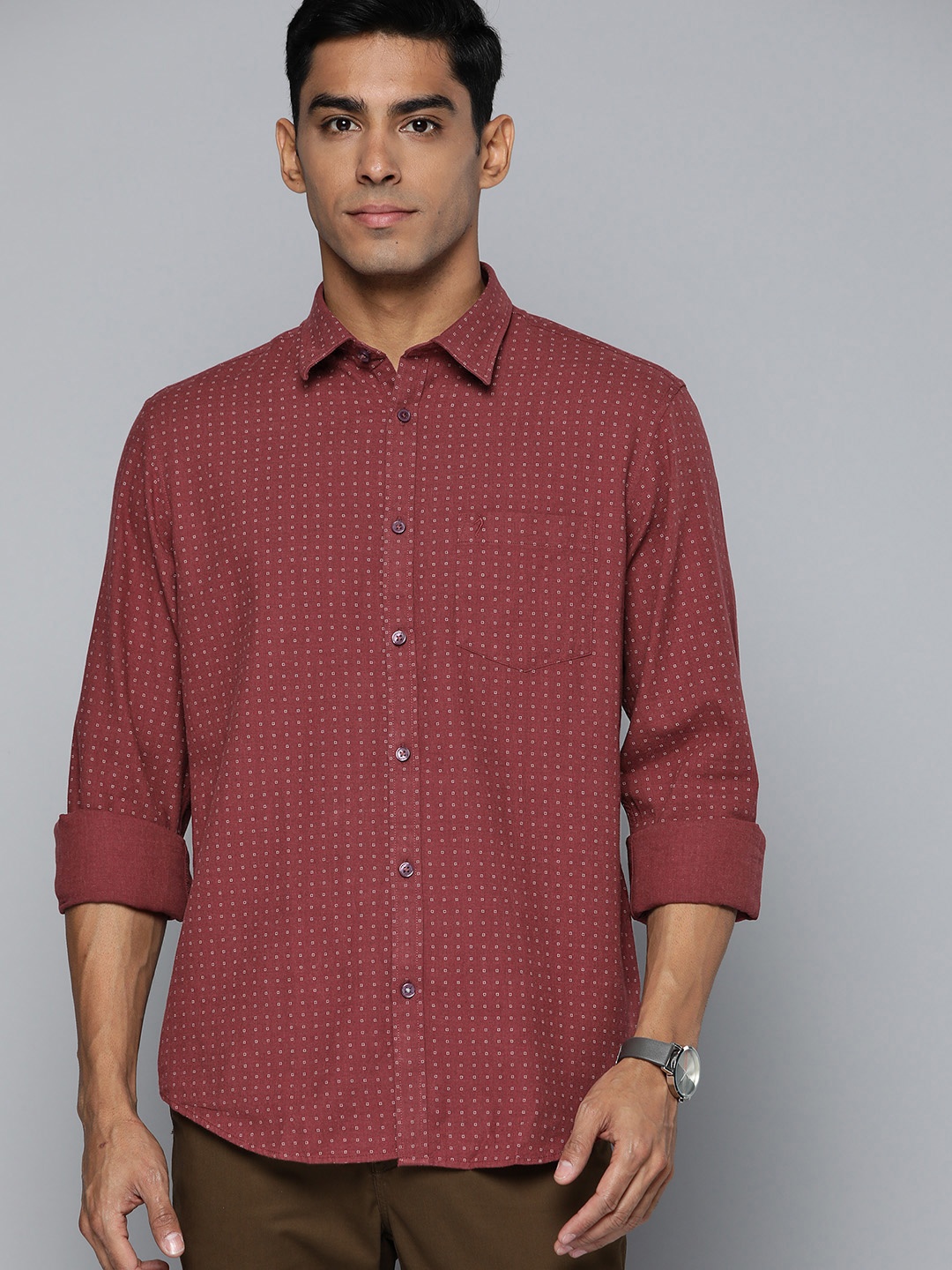 

Indian Terrain Men Maroon Printed Pure Cotton Slim Fit Casual Shirt