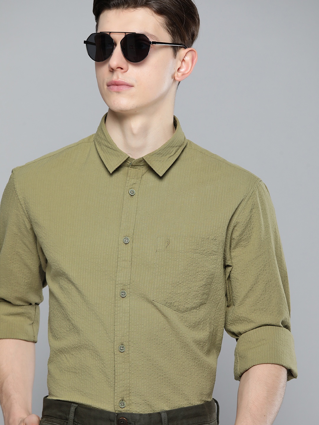

Indian Terrain Men Olive Green Solid Organic Cotton Seersucker Slim Fit Casual Shirt