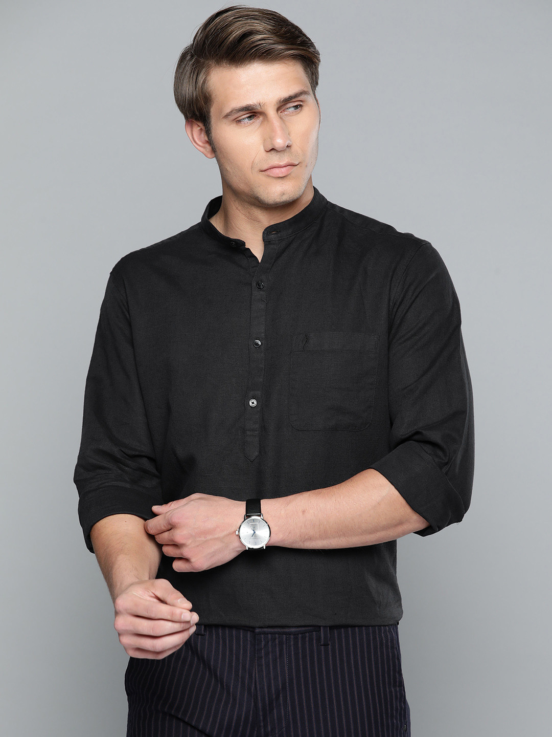 

Indian Terrain Men Black Solid Cotton Linen Slim Fit Casual Shirt