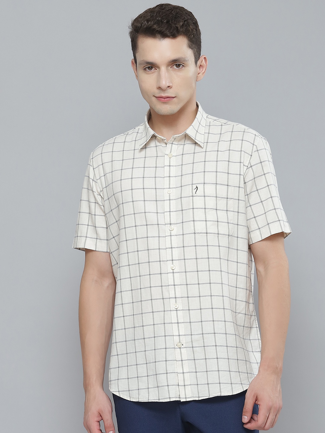 

Indian Terrain Men Off-White & Black Pure Cotton Slim Fit Checked Casual Shirt