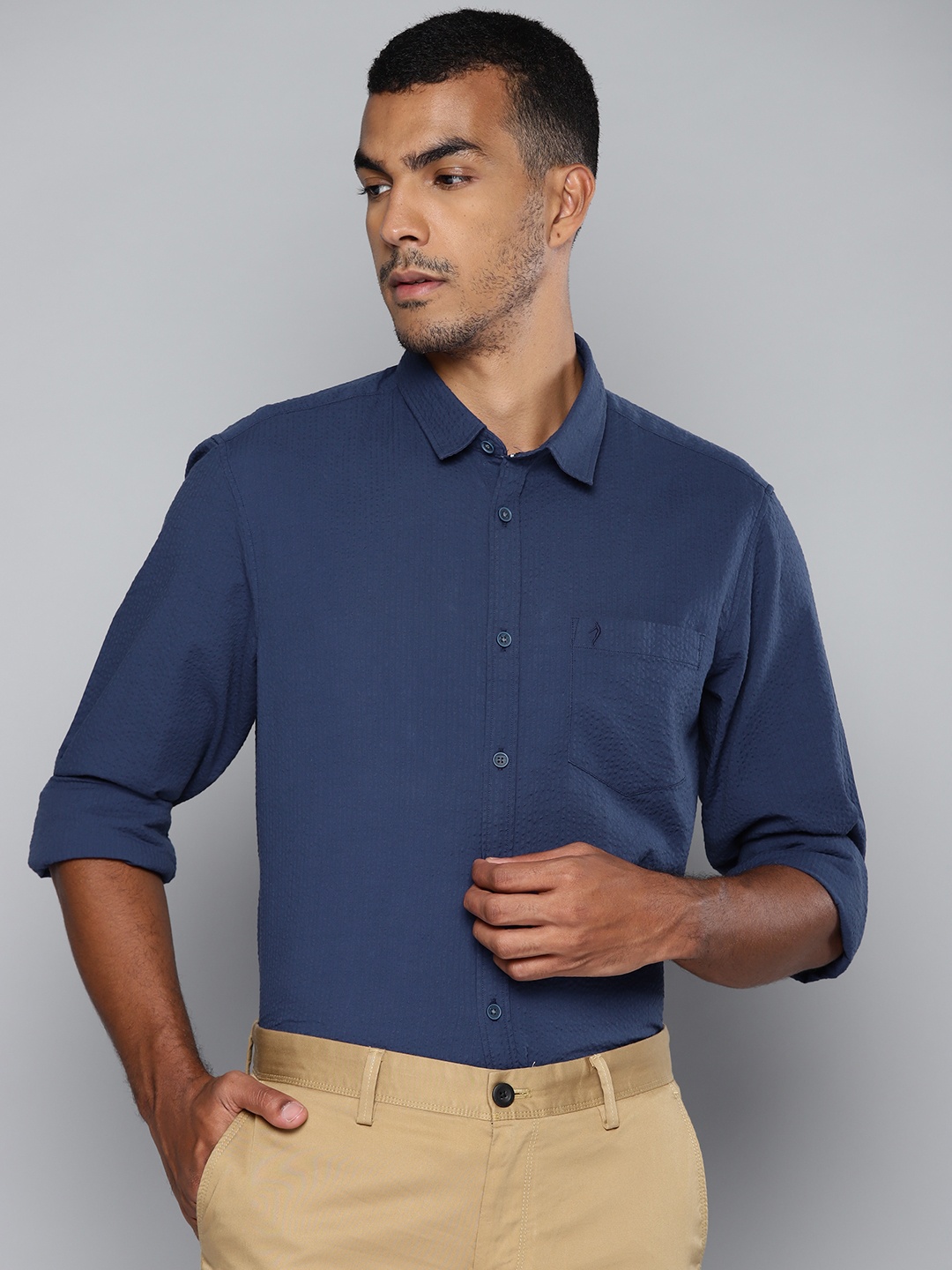 

Indian Terrain Men Navy Blue Solid Organic Cotton Seersucker Slim Fit Formal Shirt