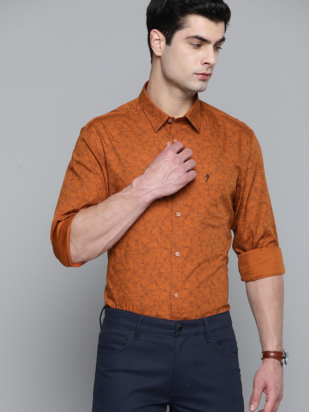 

Indian Terrain Men Rust Orange & Navy Blue Cotton Slim Fit Leaf Print Smart Casual Shirt