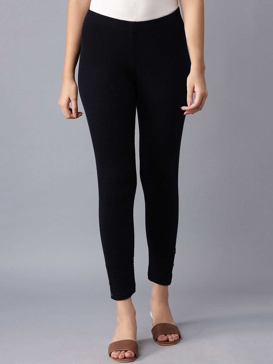 

W Women Black Solid Pleated Acrylic Tights