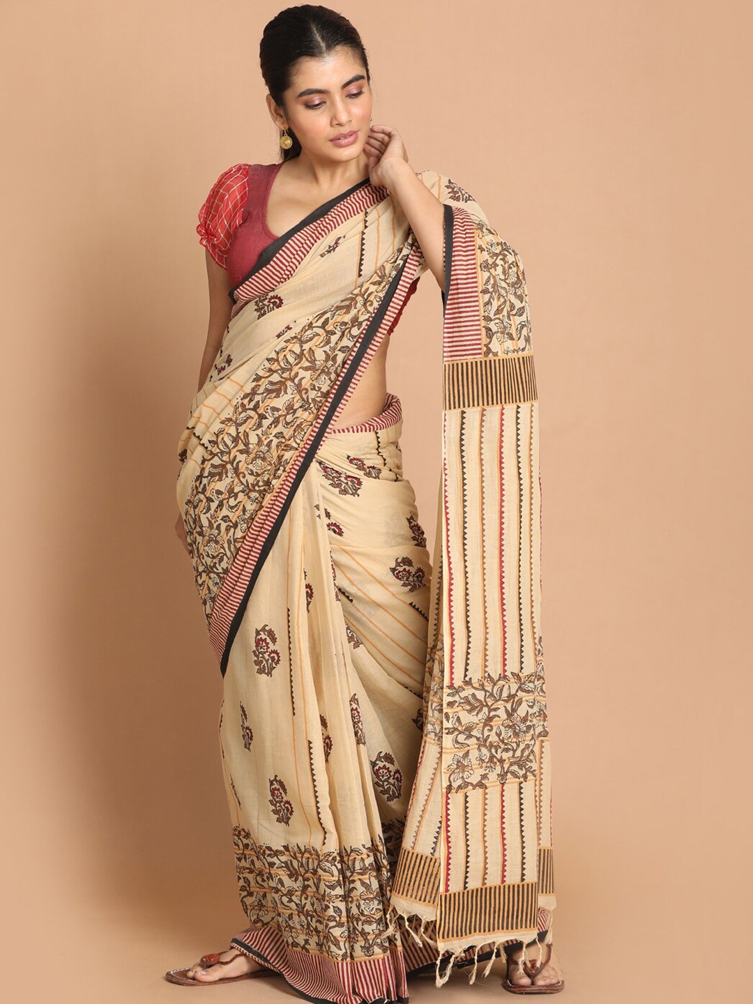 

Indethnic Cream-Coloured & Maroon Kalamkari Pure Cotton Saree