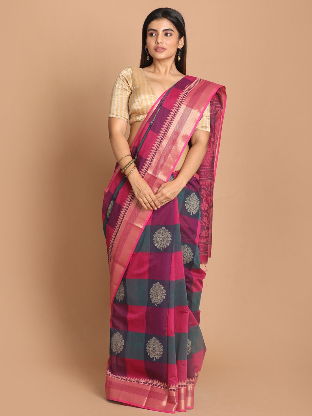 

Saranee Magenta & Gold-Toned Ethnic Motifs Printed Zari Saree