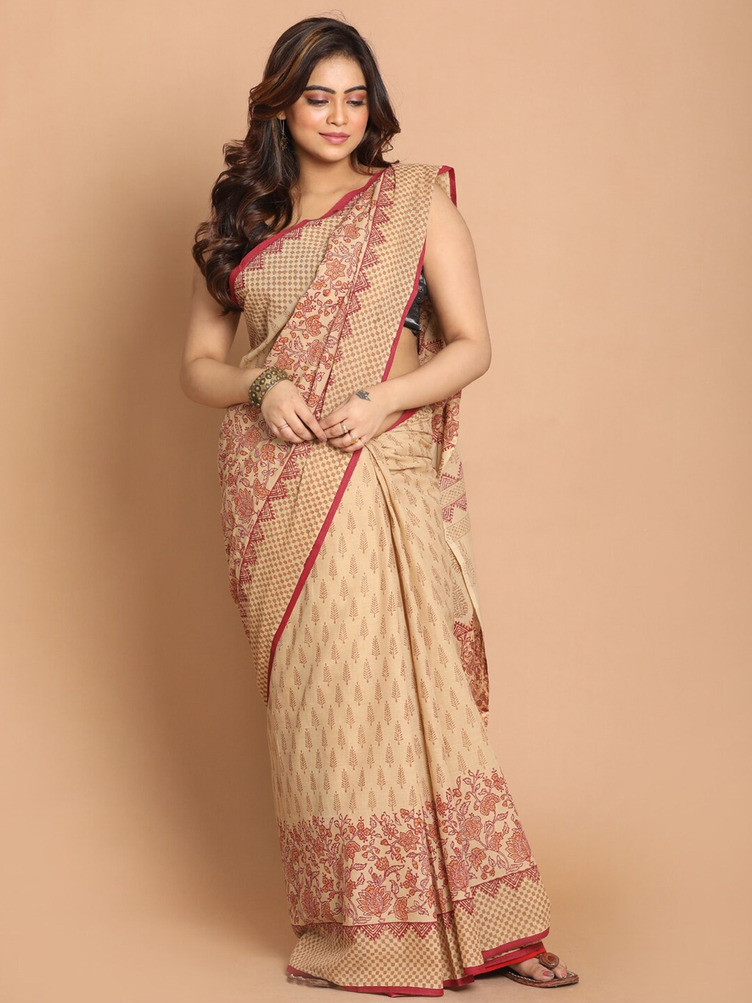 

Indethnic Maroon & Cream-Coloured Floral Pure Cotton Saree