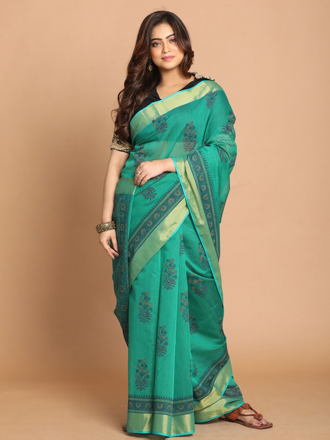 

Saranee Green & Red Floral Printed Saree