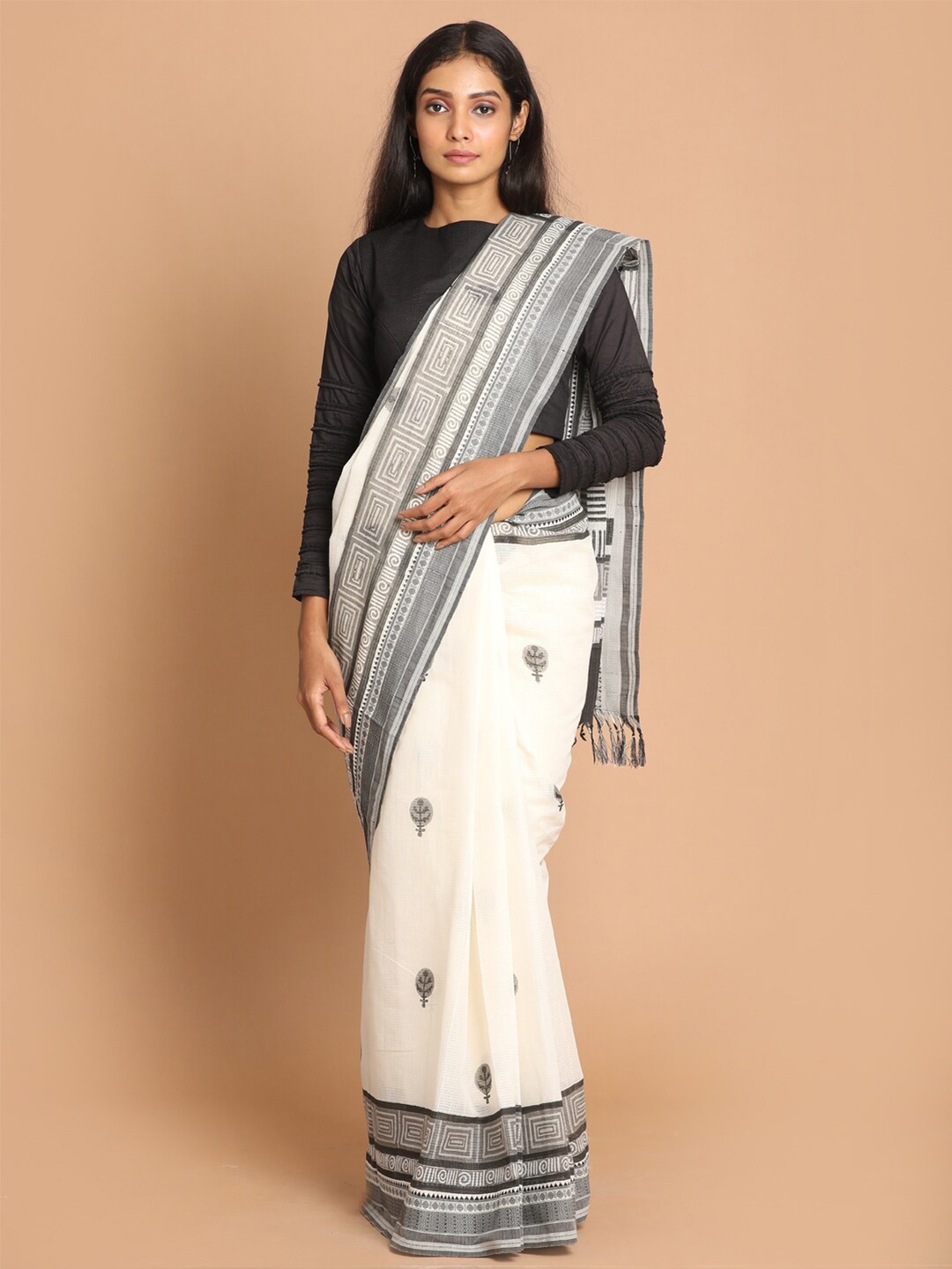 

Indethnic Black & White Floral Printed Pure Cotton Saree