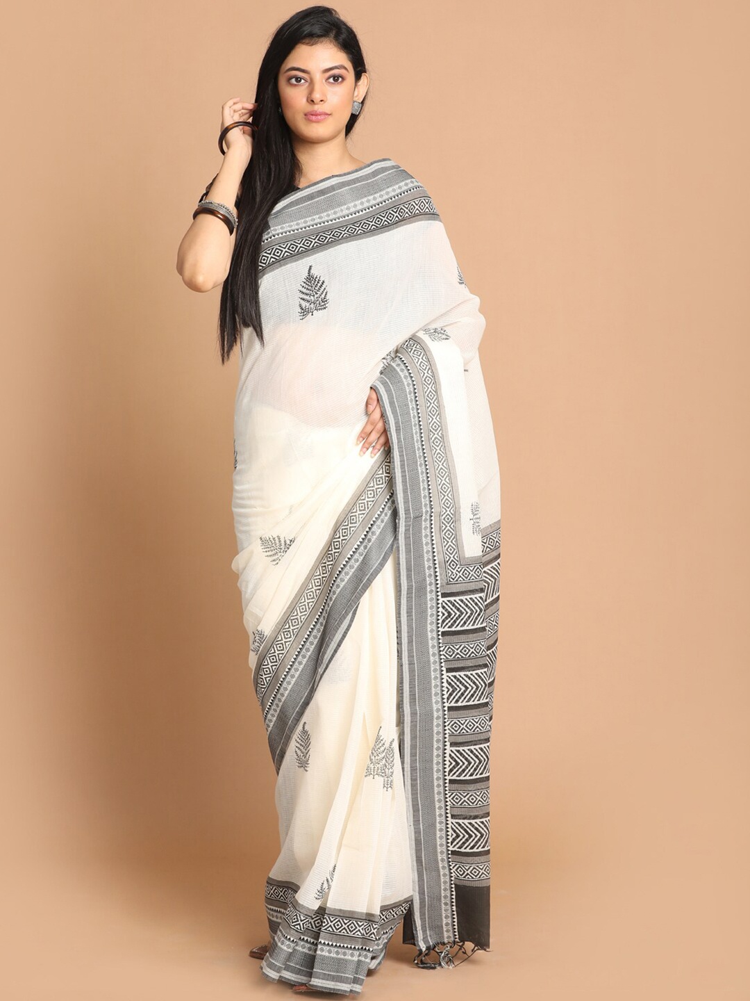 

Indethnic Black & White Floral Pure Cotton Saree