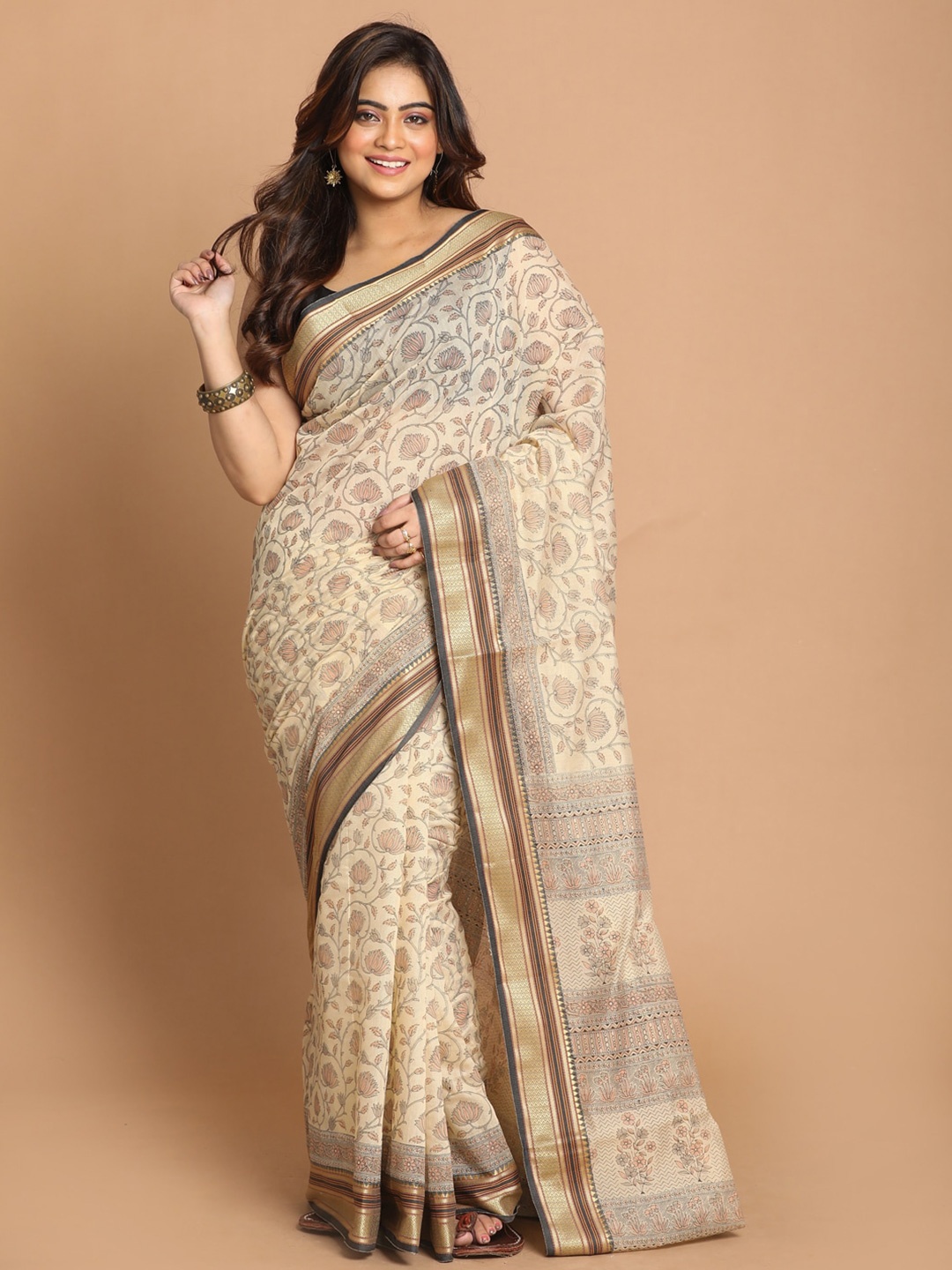 

Saranee Cream-Coloured & Black Floral Printed Saree