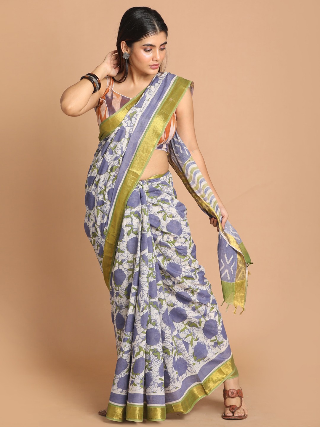 

Indethnic Blue & White Floral Zari Pure Cotton Saree