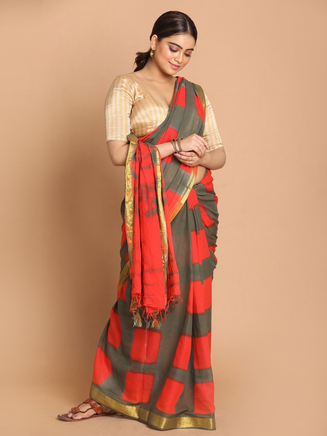 

Indethnic Grey & Orange Checked Zari Pure Cotton Saree