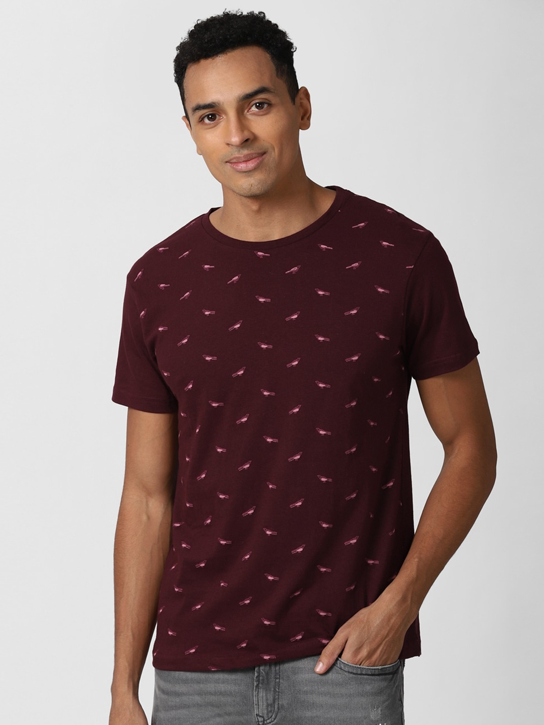 

Peter England Casuals Men Maroon Printed Pockets T-shirt