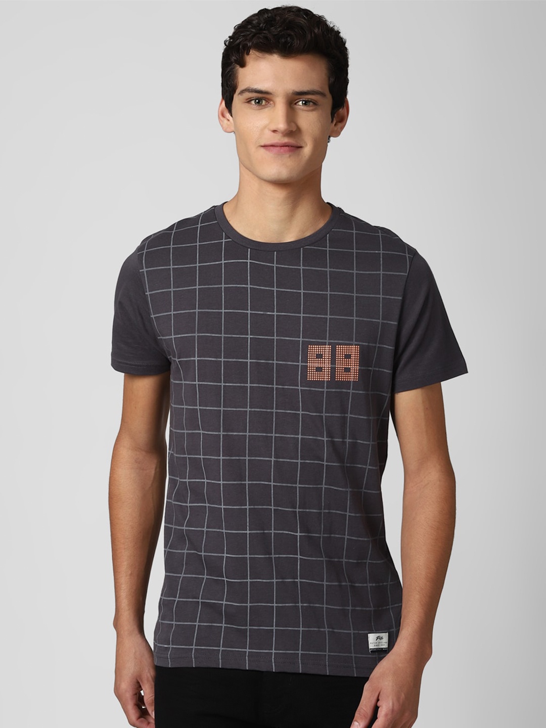 

Peter England Casuals Men Grey Checked Pockets Slim Fit T-shirt