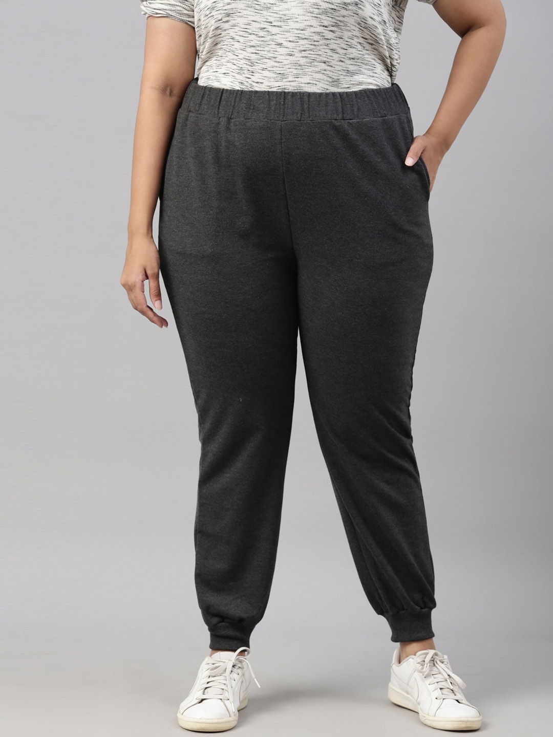 

The Pink Moon Women Charcoal Grey Solid Pure Cotton Straight-Fit Joggers