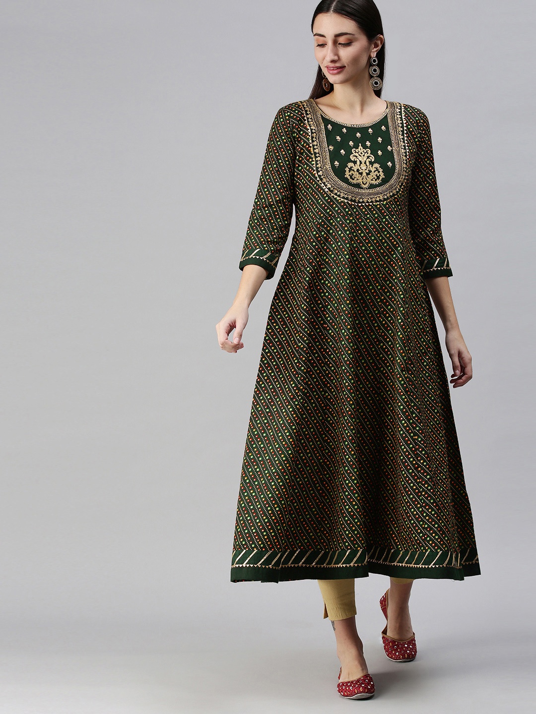 

SheWill Women Green Bandhani Printed Round Neck Zari Indie Prints Cotton Anarkali Kurta