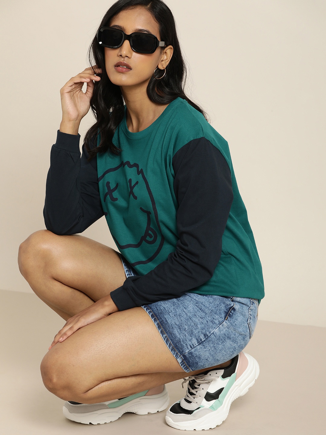 

Difference of Opinion Women Green & Navy Blue Pure Cotton Graphic Printed Boxy T-shirt