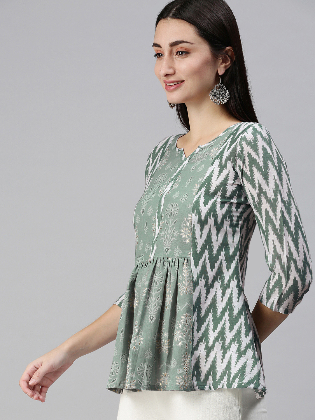 

SheWill Green & White Ethnic Motifs Printed Round Neck Regular Sleeves Straight Kurti