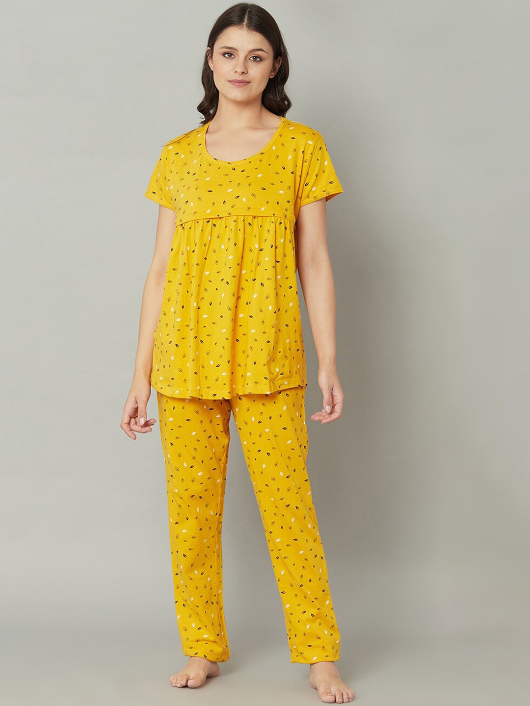 

TRUNDZ Women Yellow & White Printed Night suit