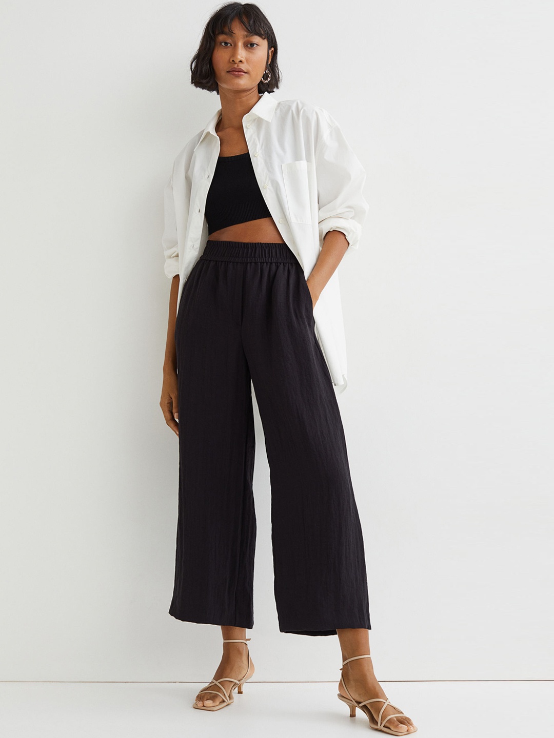 

H&M Women Black Crepe Trousers