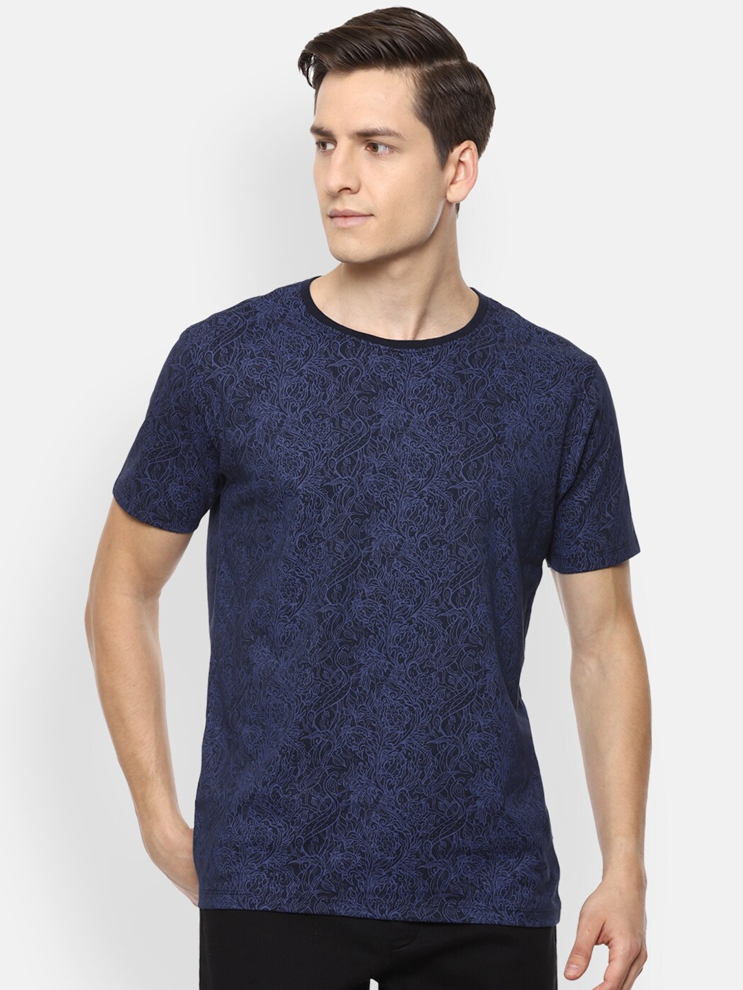 

V Dot Men Navy Blue Slim Fit T-shirt