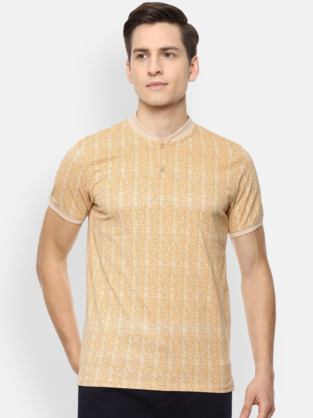 

V Dot Men Beige Printed Slim Fit T-shirt