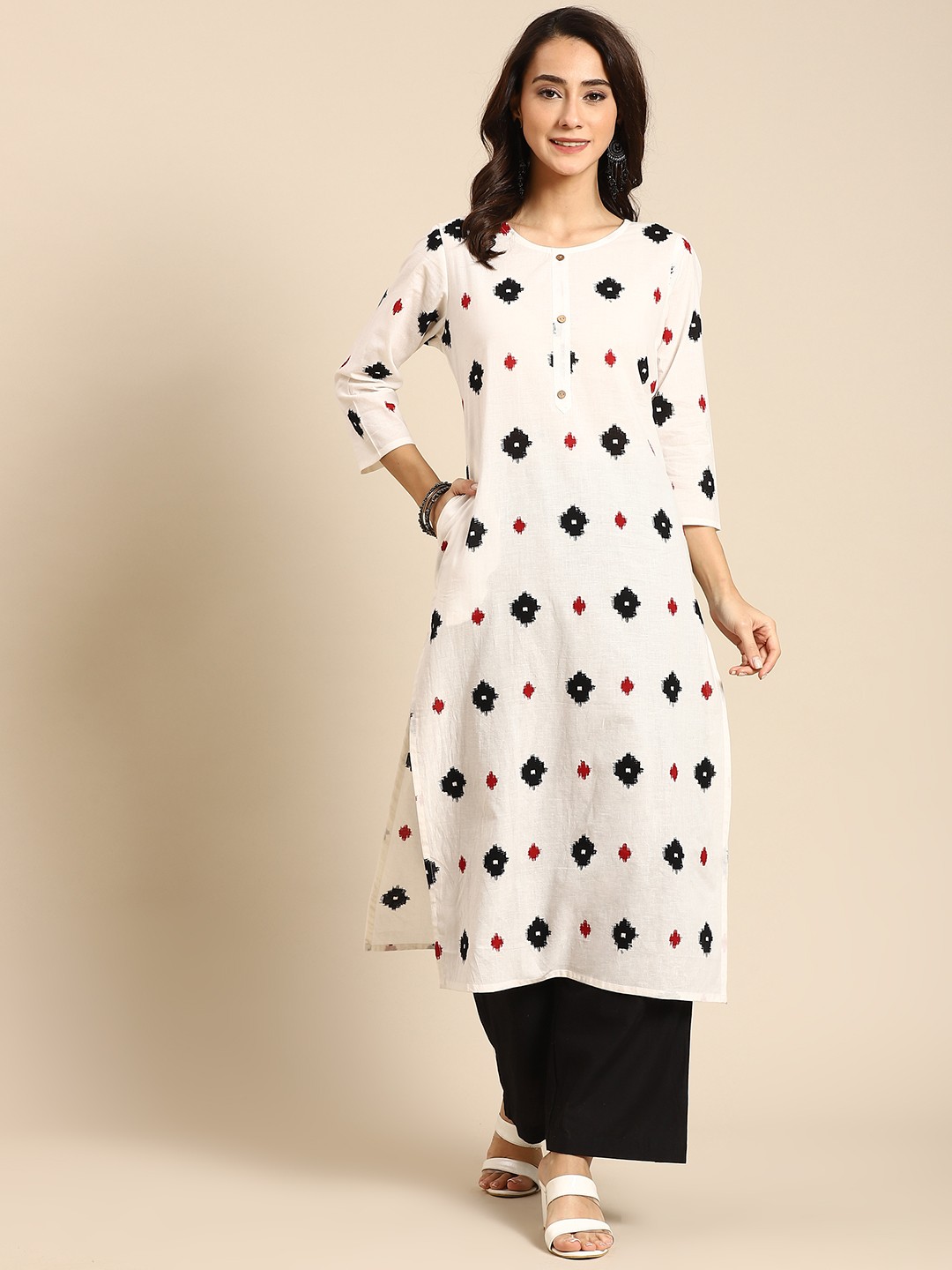 

Prakrti Women White & Black Ikat Print Straight Cotton Kurta