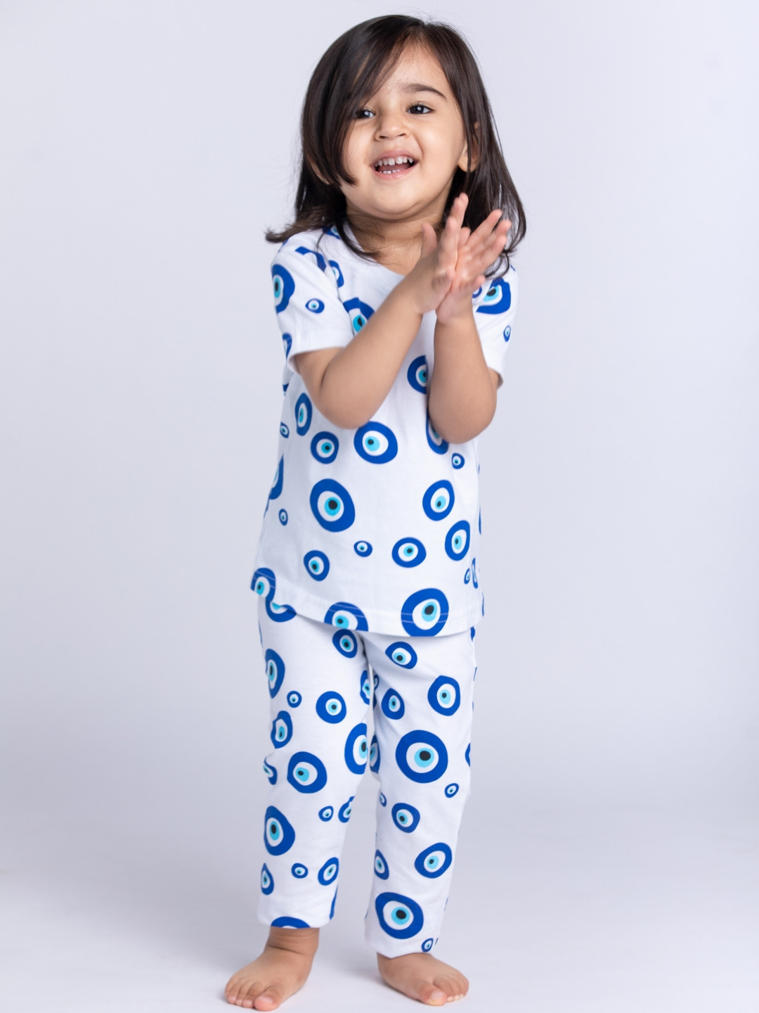 

Cuddles for Cubs Unisex Kids White & Blue Printed Night suit