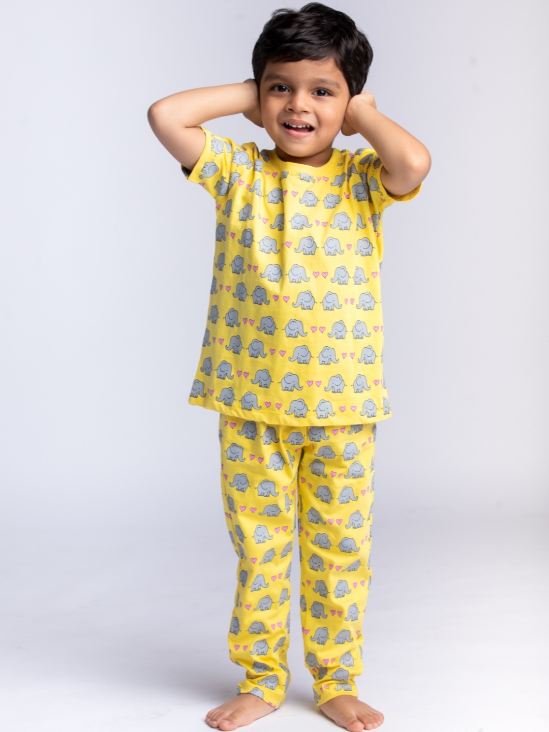

Cuddles for Cubs Unisex Kids Yellow & Grey Printed Night suit