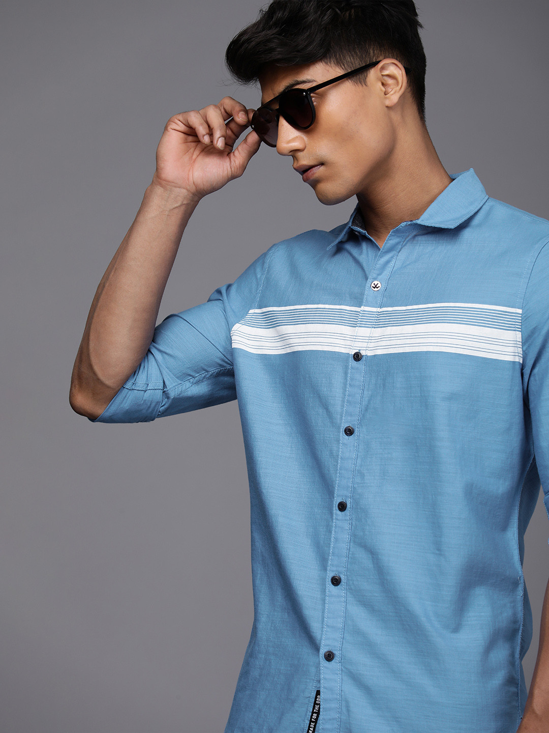 

WROGN Men Blue & White Slim Fit Striped Casual Shirt