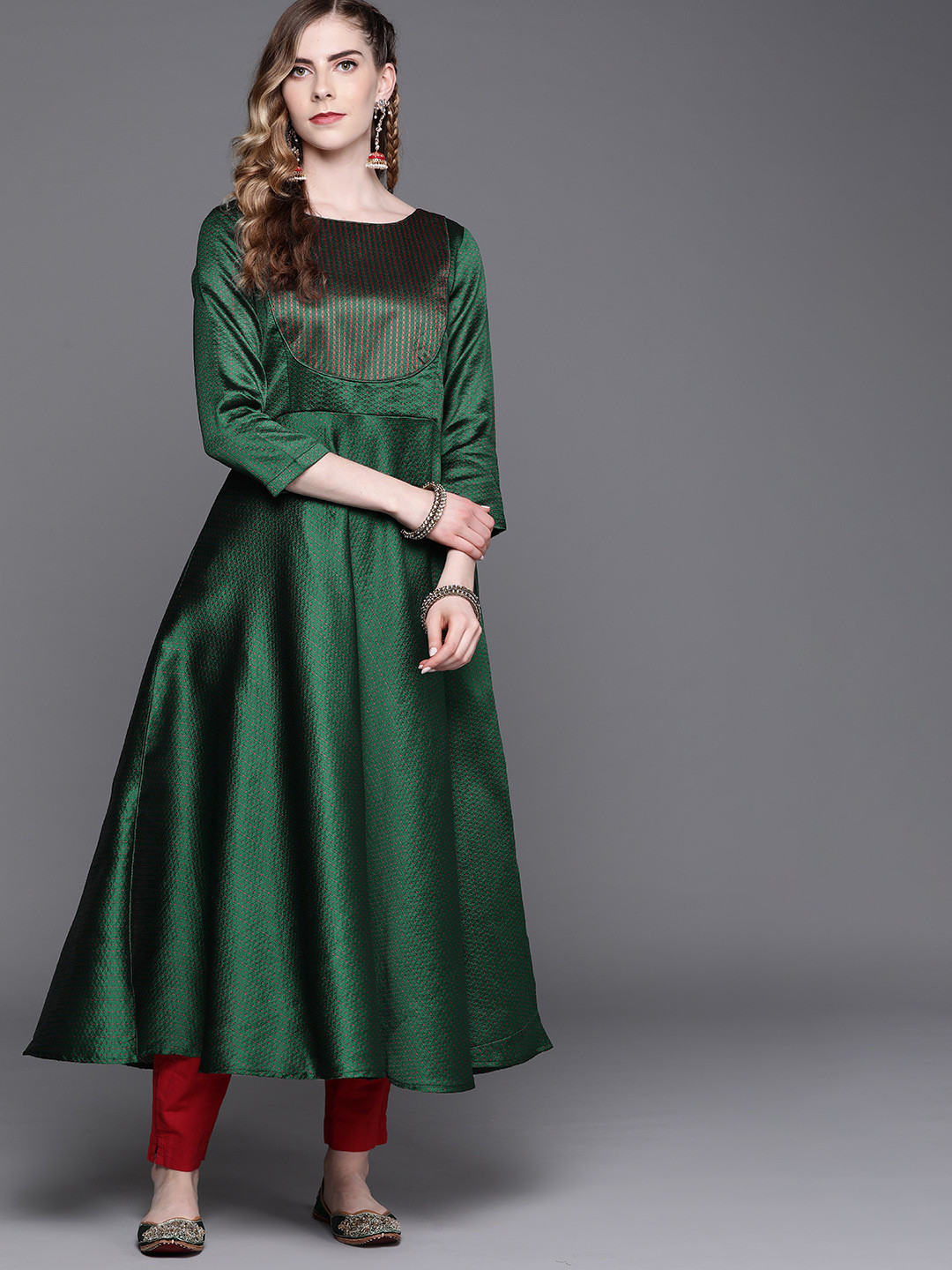 

Inddus Women Green Yoke Design Thread Work Brocade Kurta