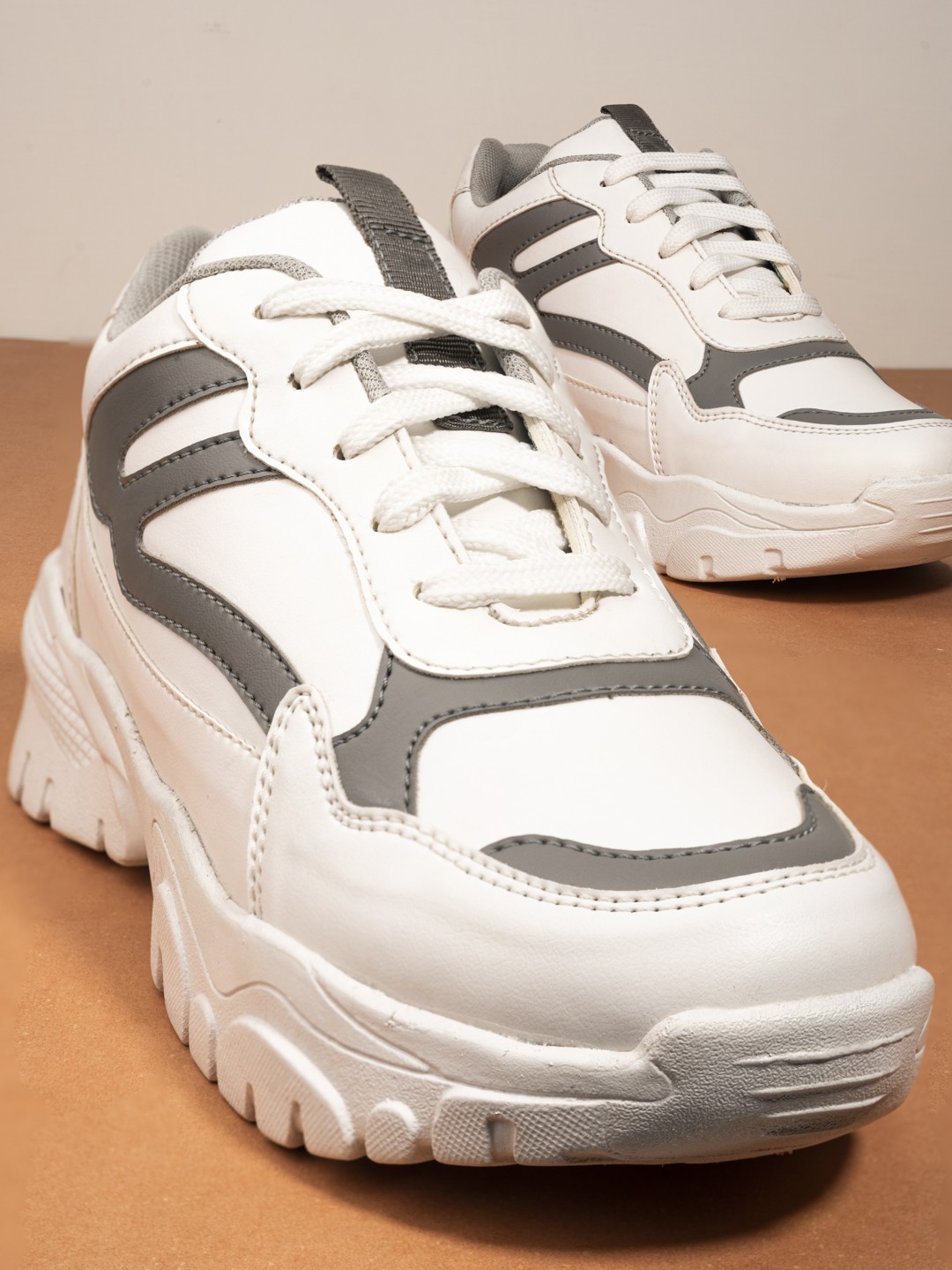 

El Paso Women White Faux Leather Colourblocked Sneakers