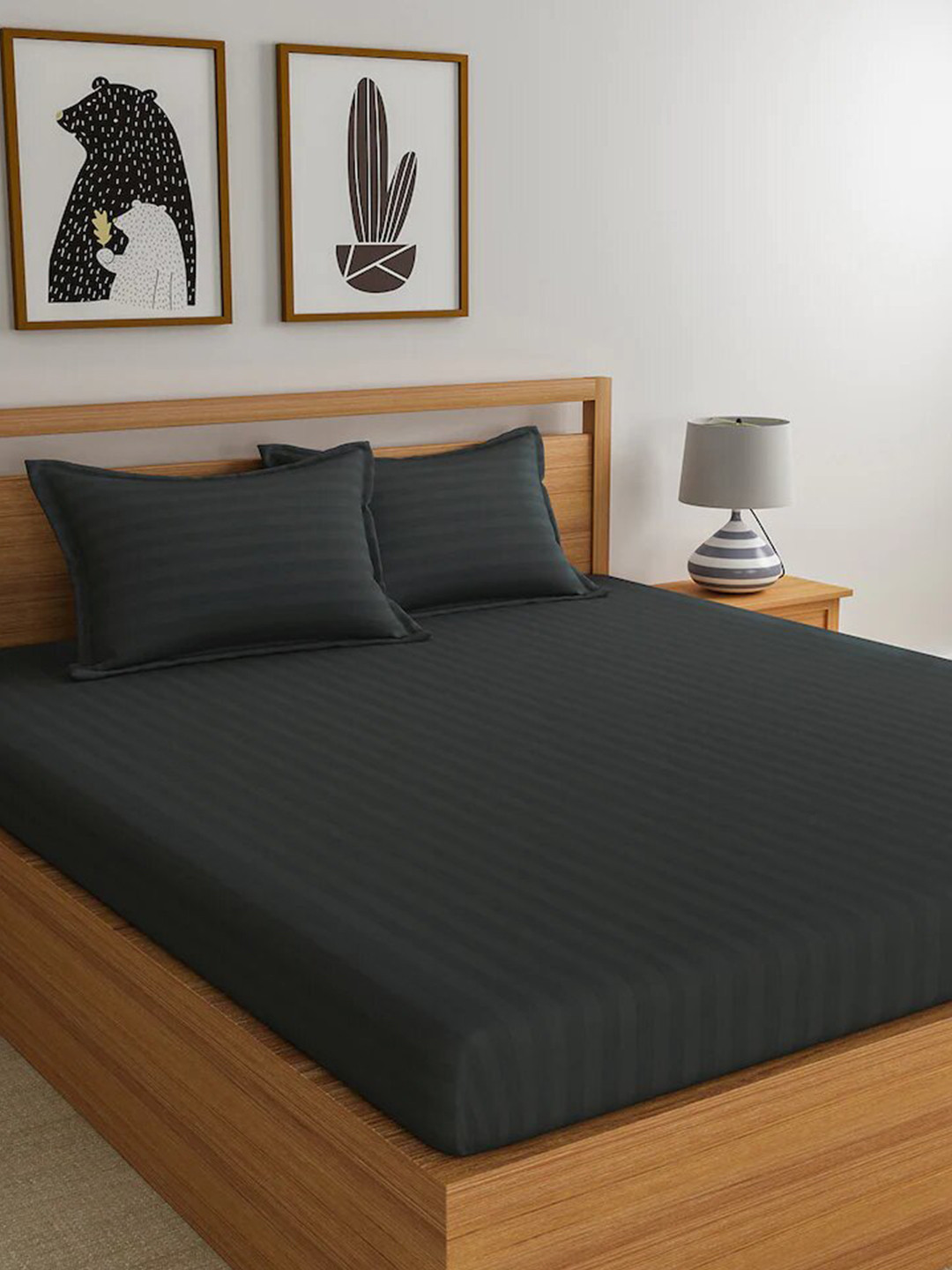 

Molly & Michel Grey Striped 220 TC Queen Bedsheet with 2 Pillow Covers