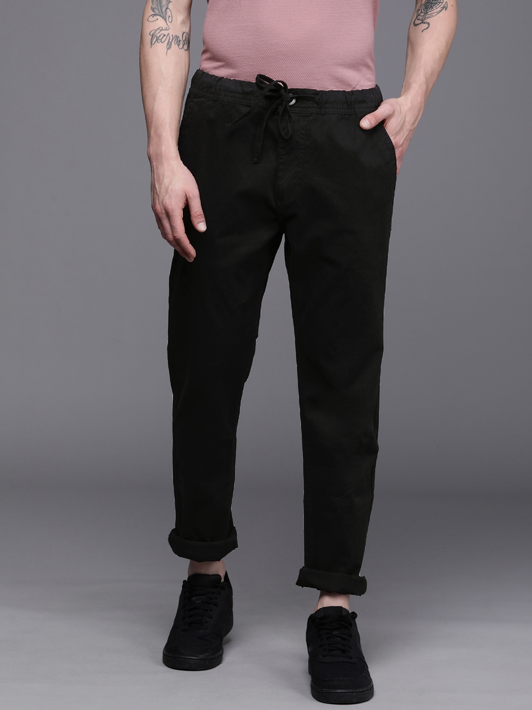 

WROGN Men Black Solid Slim Fit Chinos Trousers