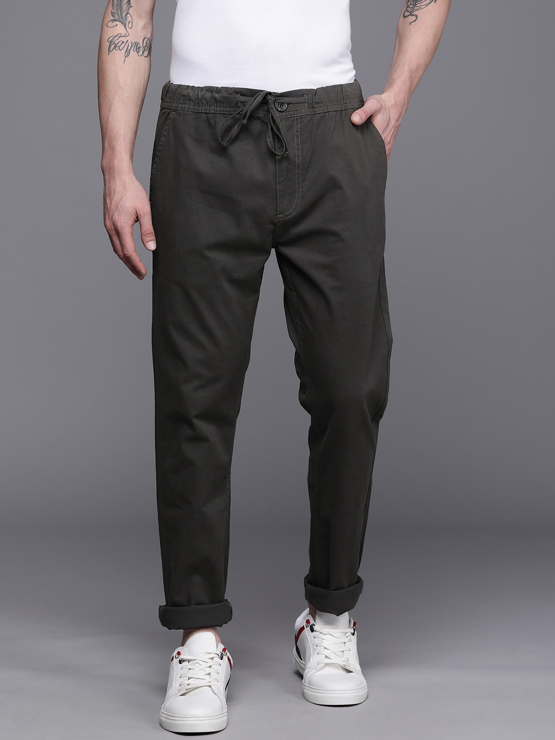 

WROGN Men Grey Solid Slim Fit Chinos Trousers