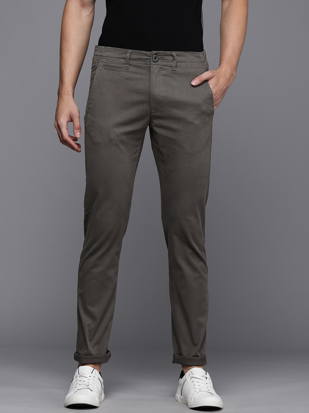 

WROGN Men Grey Solid Slim Fit Regular Trousers
