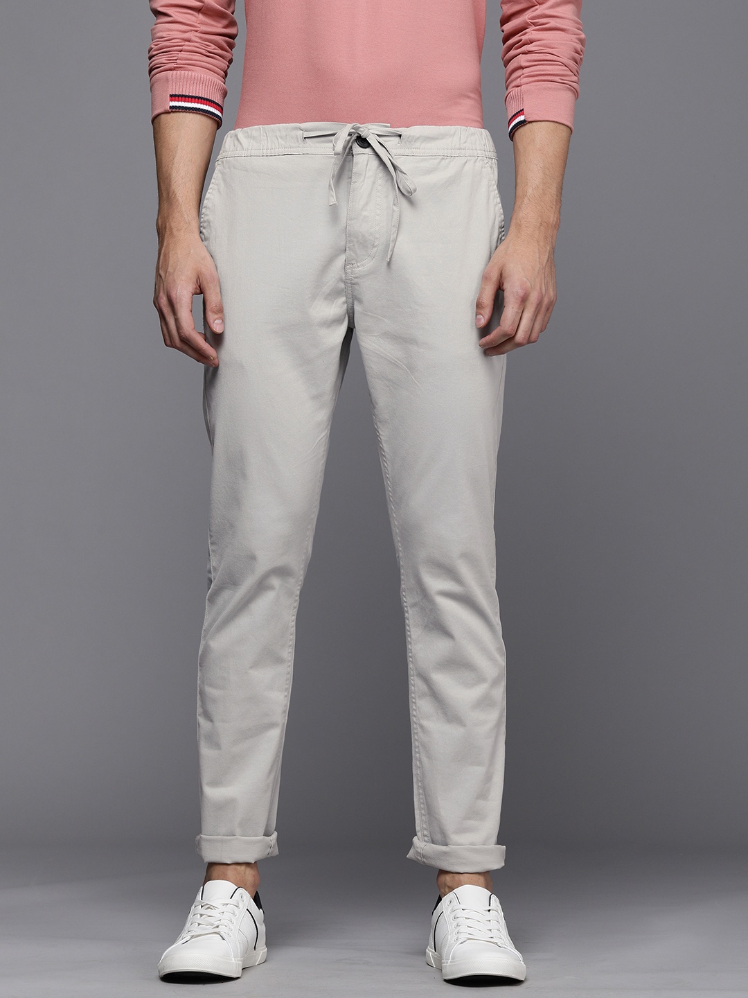 

WROGN Men Grey Solid Slim Fit Regular Trousers