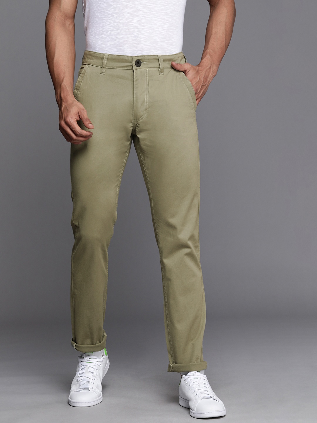 

WROGN Men Olive Green Solid Slim Fit Trousers