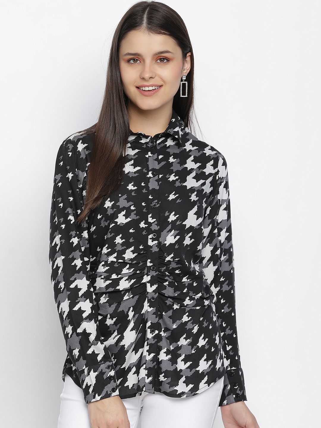 

Oxolloxo Women Black Chevron Opaque Printed Casual Shirt