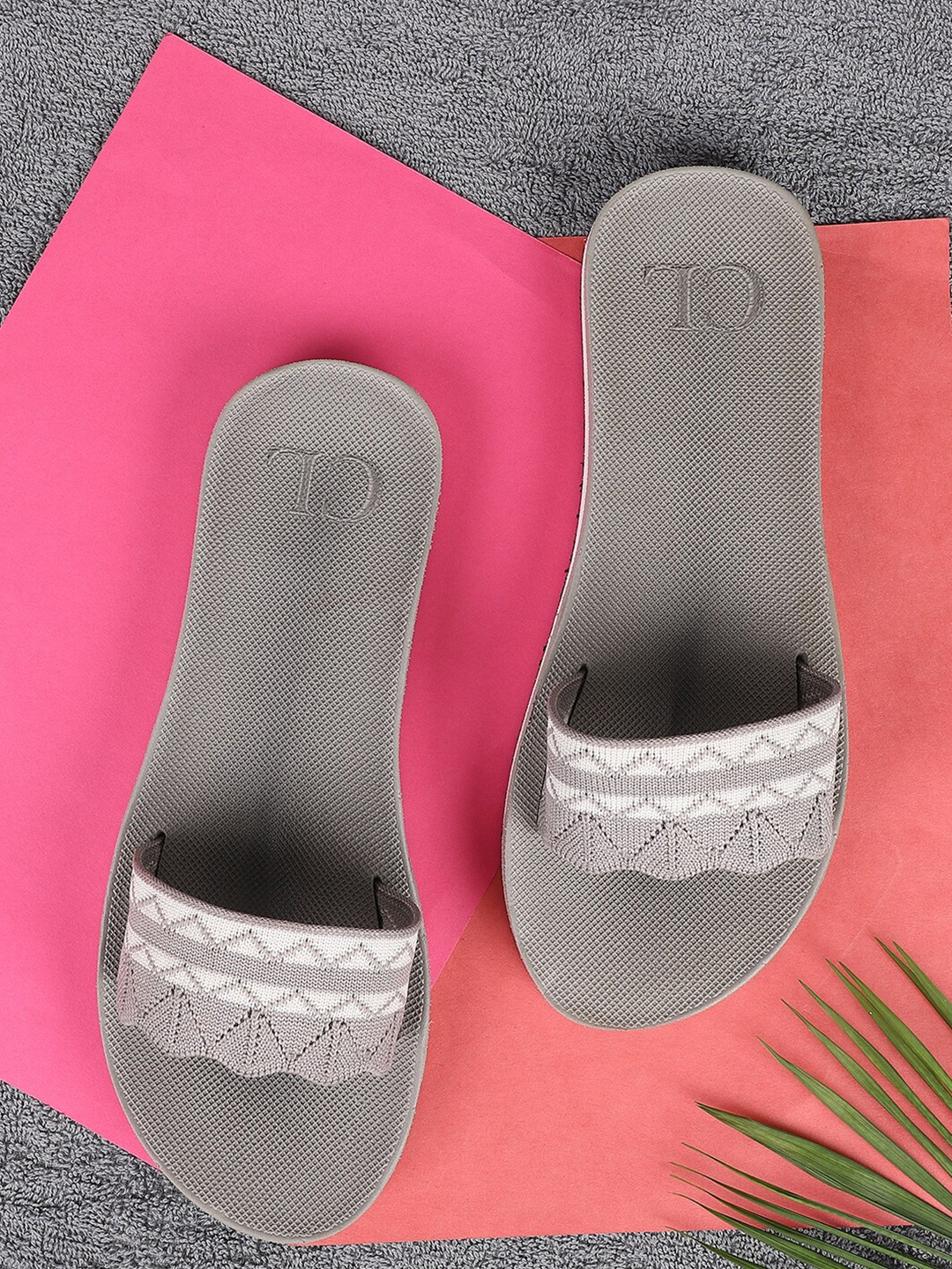 

Carlton London Women Grey & White Rubber Sliders