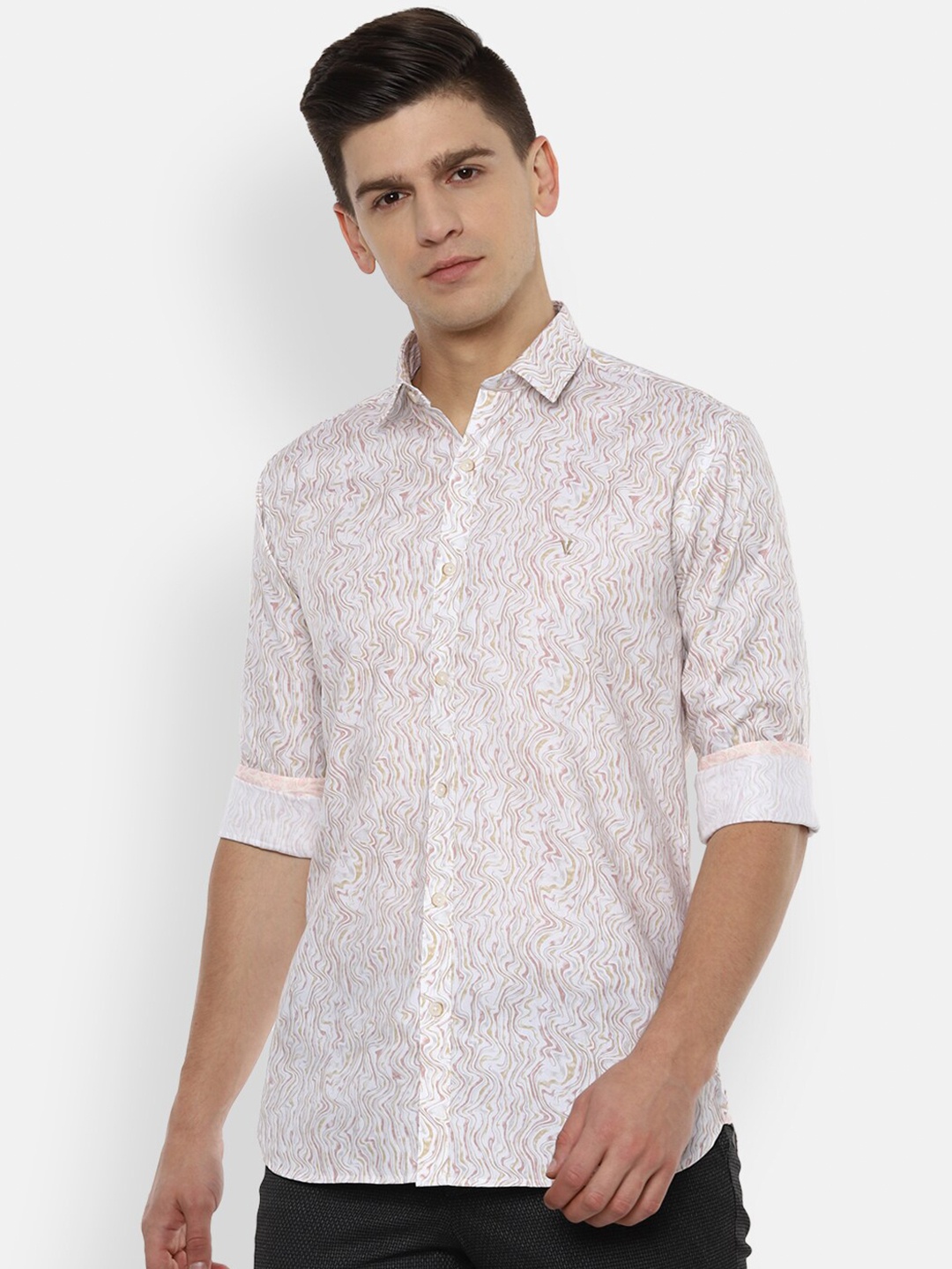 

V Dot Men Beige Opaque Printed Casual Shirt