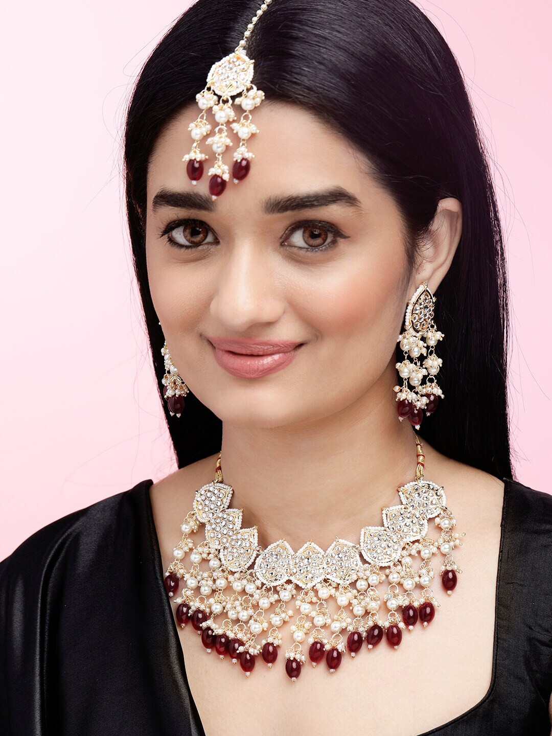 

Anouk Gold-Plated & White Kundan-Studded & Beaded Jewellery Set
